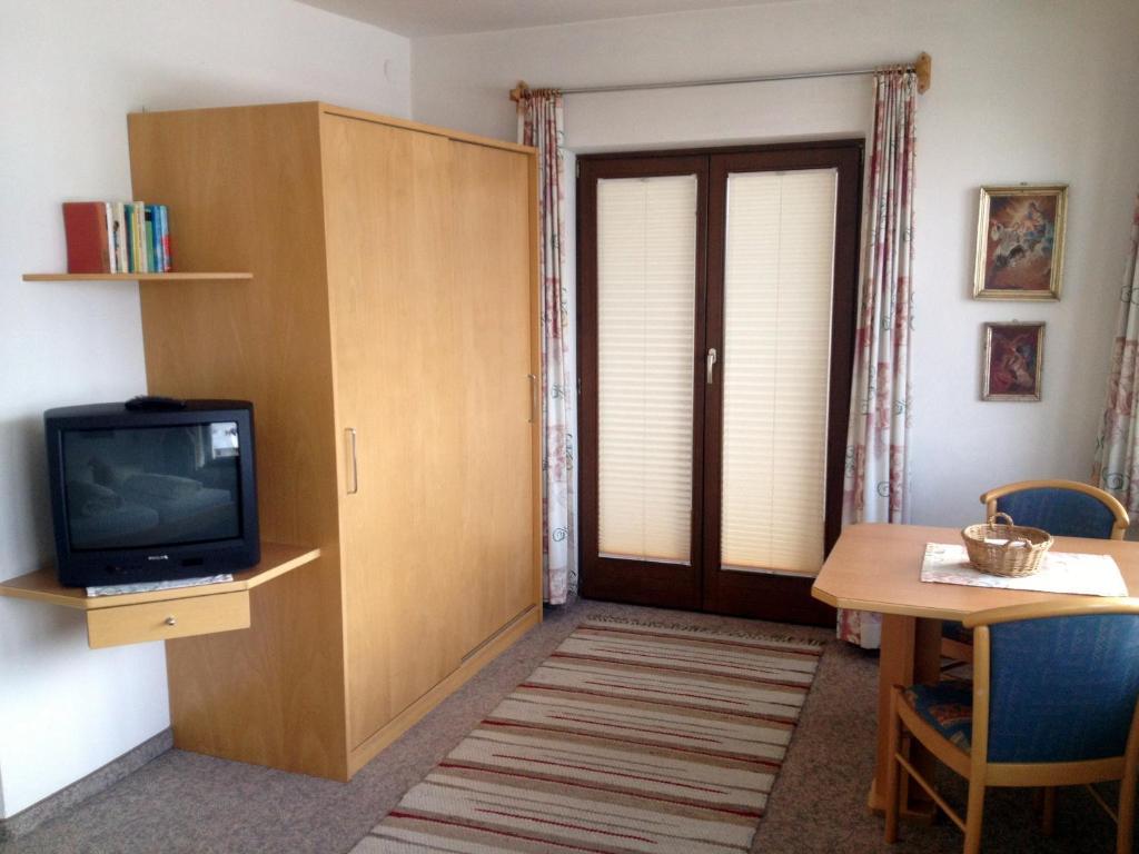 Pension Wallnoefer Mieming Ruang foto
