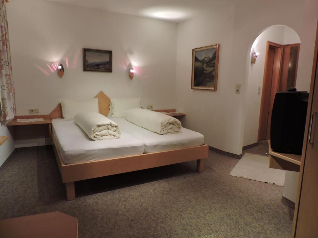 Pension Wallnoefer Mieming Ruang foto